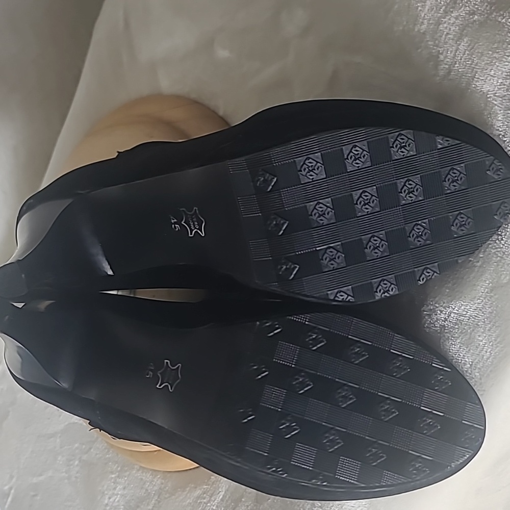 NWOT Vero Cuoio black/embellished high heel shoes. Size 11 - Picture 5 of 6